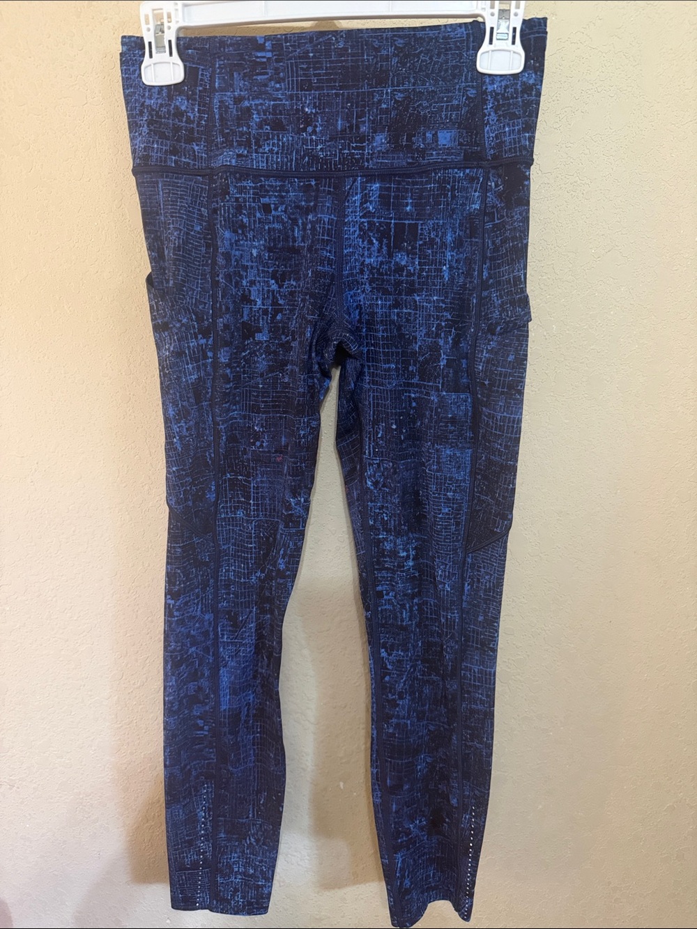lululemon athletica fast and free tight II 7/8. nulux vivid lights Side Pockets